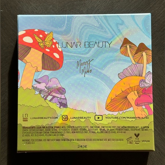 LUNAR BEAUTY | Moonshroom Highlighter Palette | Manny MUA - Picture 3 of 7